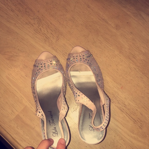 Heels - Picture 4 of 4